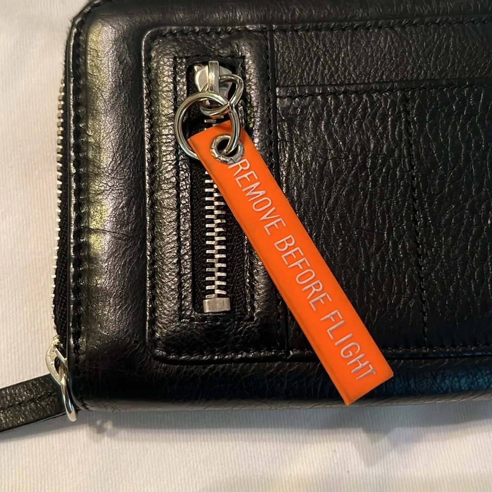 FLASH SALE🔥🔥PRISTINE💗 DIOR SPECIAL EDITION “REMOVE BEFORE FLIGHT WALLET”💗💗💗